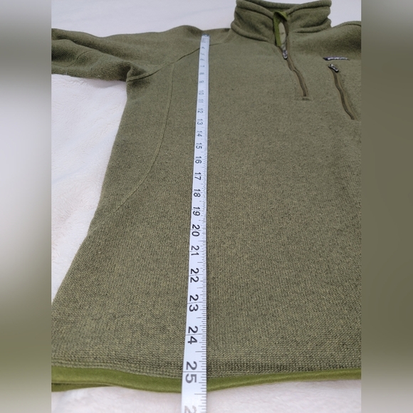 Patagonia Green Quarter Zip Up Sweater with Earthy Appeal - Picture 6 of 8